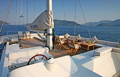 getaway-flybridge-sailvation-yachting-01